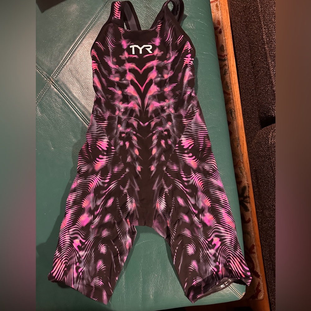 TYR Genesis Women’s Venzo closed back Tech Suit
